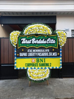 Papan Bunga Duka di Kairatu