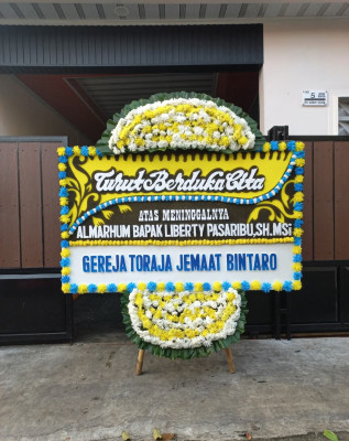 Papan Bunga Duka di Kairatu